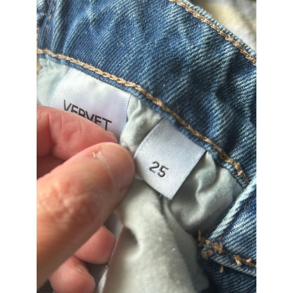 Vervet Blue high-rise fit medium blue wash crop straight-leg uneven raw hem 25 - Picture 6 of 8